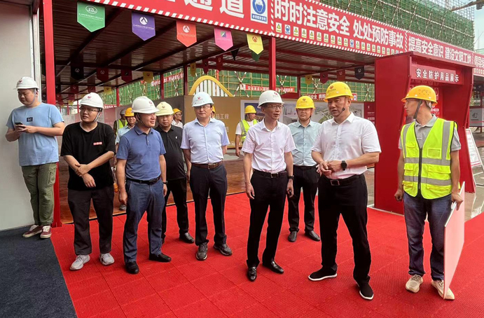 市政公用集團總工程師鄭學平到新建區(qū)職業(yè)技術(shù)學校新校區(qū)建設項目調(diào)研指導