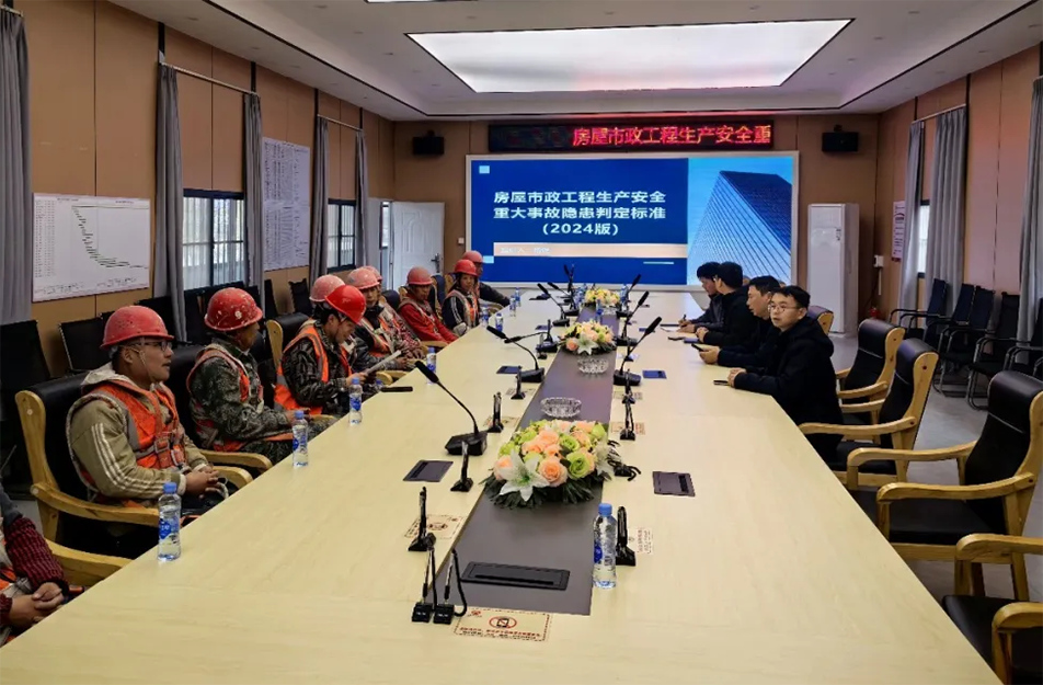 高處作業(yè)安全培訓(xùn)｜腳手架搭設(shè)、防墜落措施與事故警示教育